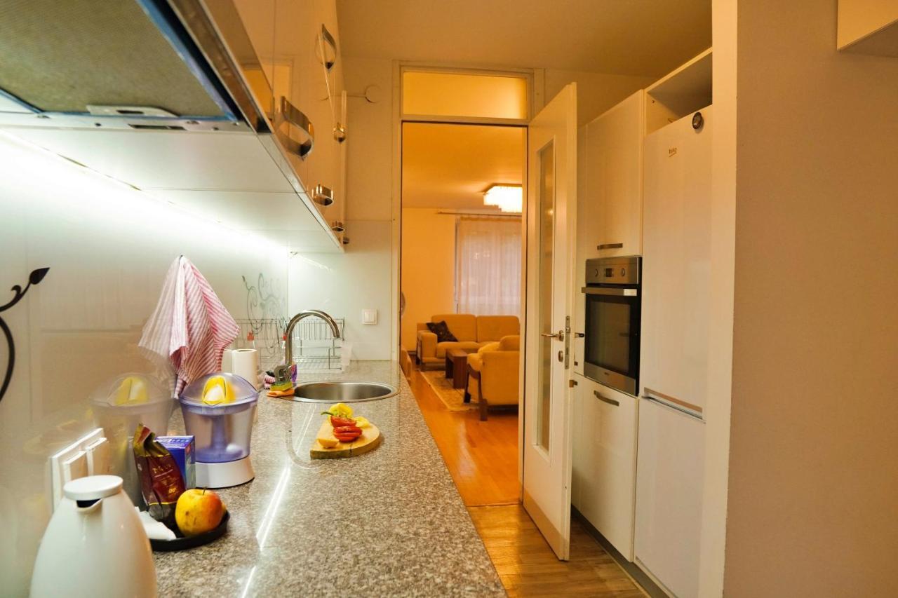 סראייבו City Center Grand Apartment - Three-Bedroom, Free Parking מראה חיצוני תמונה