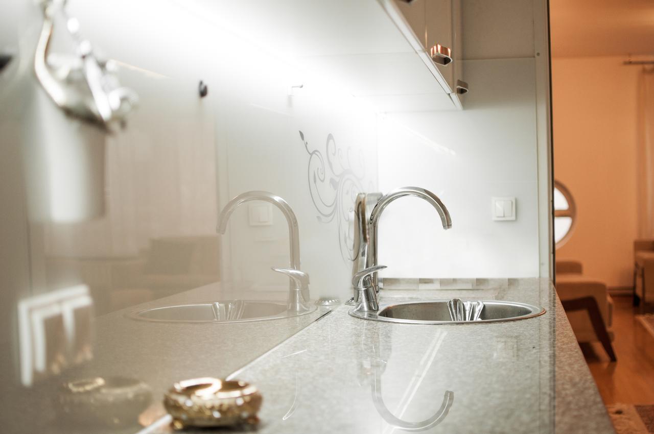 סראייבו City Center Grand Apartment - Three-Bedroom, Free Parking מראה חיצוני תמונה